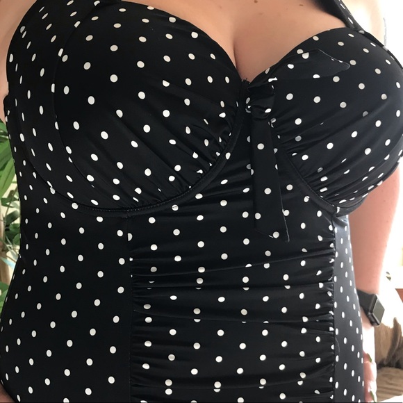 Plus Size Polka Dot Underwire Maillot - Picture 11 of 16